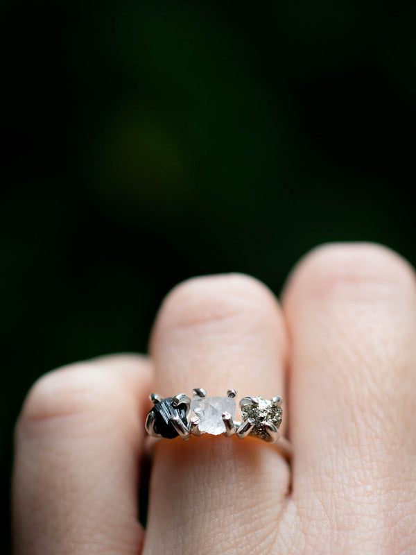 Anillo Trinidad cuarzo cristal, pirita y turmalina negra - Secundaria