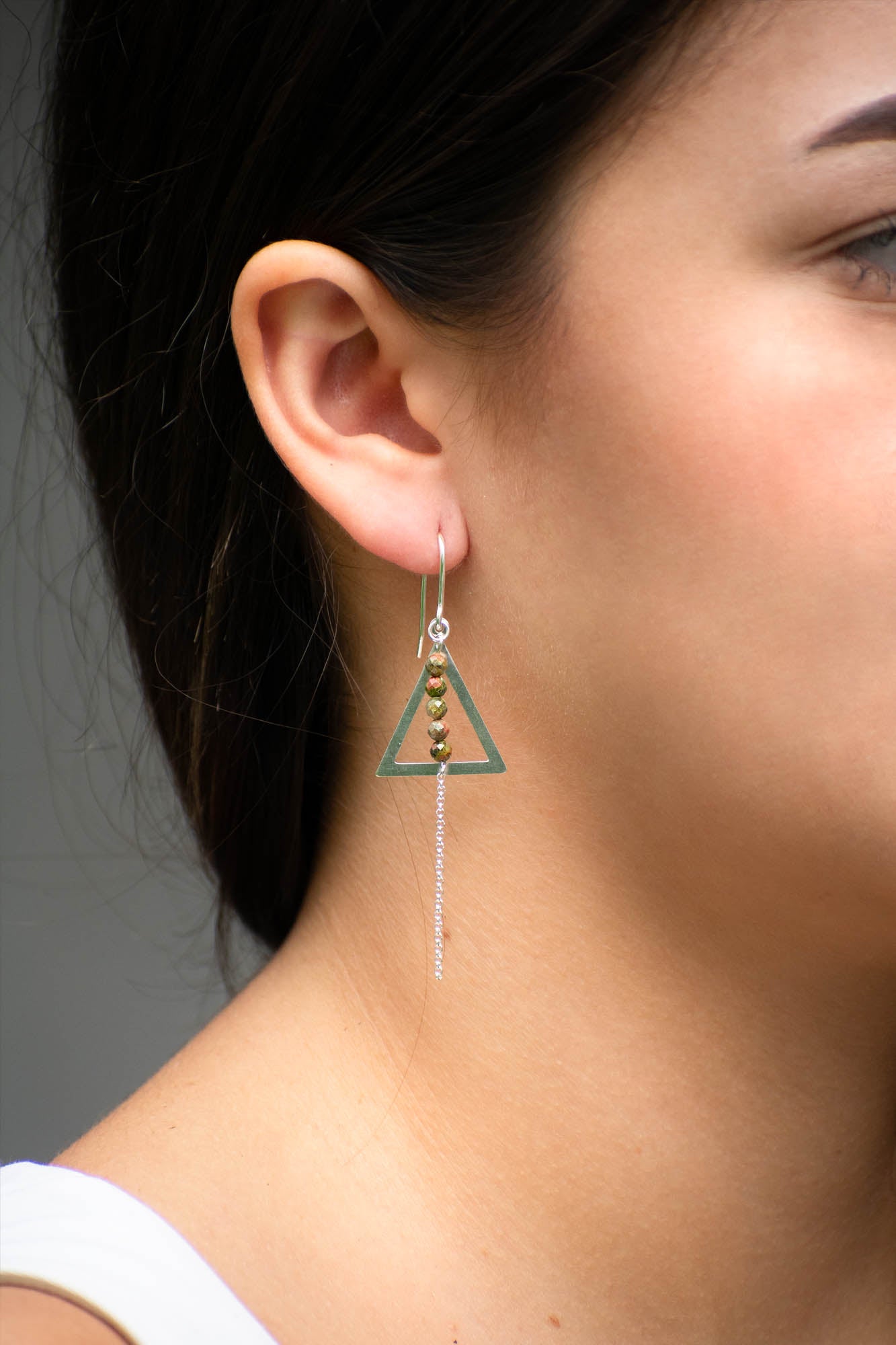 Aretes Estela unakita triangulo
