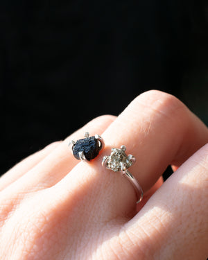 Anillo Camus pirita & turmalina negra