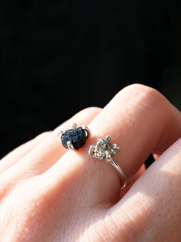 Anillo Camus pirita & turmalina negra