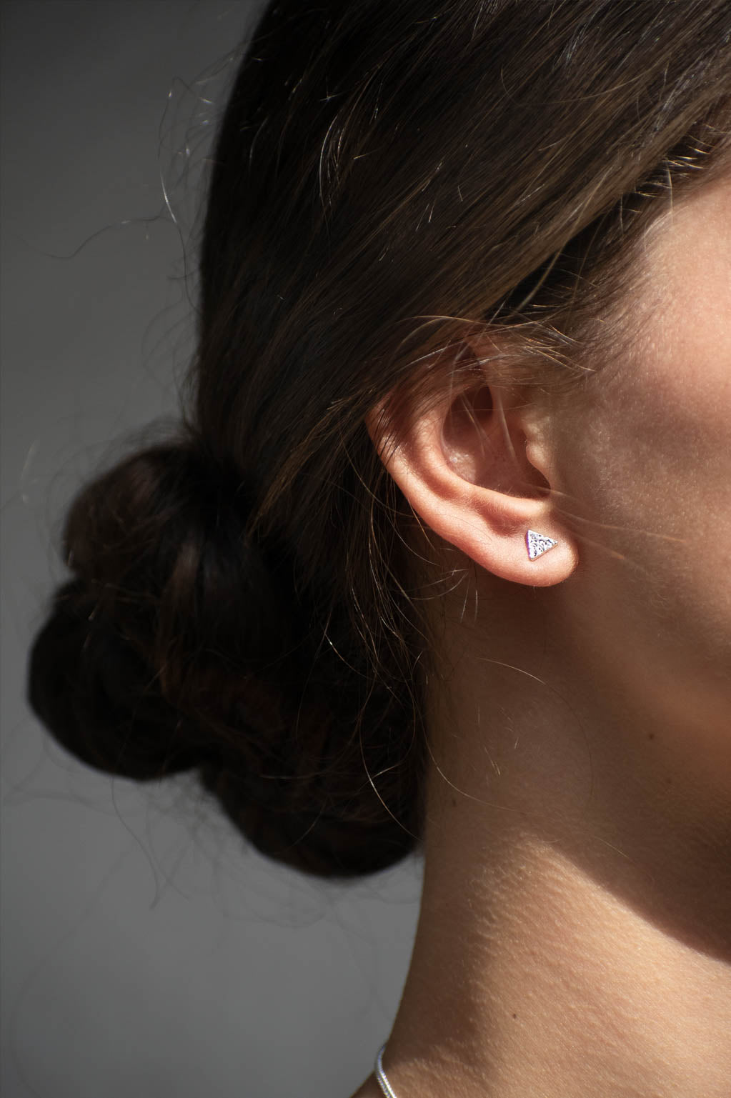 Aretes Triángulo texturado - Gallery 4