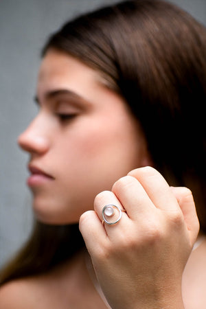 Anillo Cael cuarzo rosa