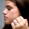 Anillo Cael cuarzo rosa