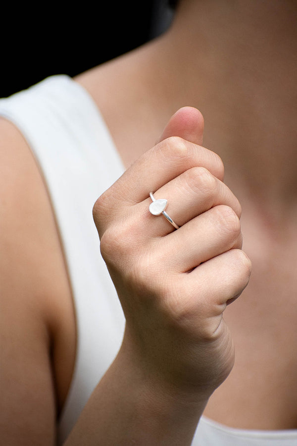 Anillo Gota piedra luna