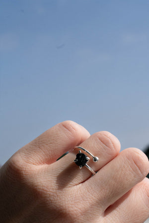 Anillo Lirón turmalina negra