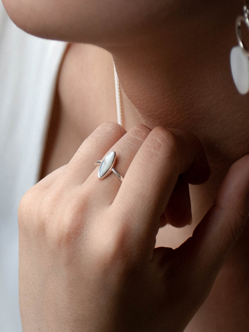 Anillo Pluma nácar