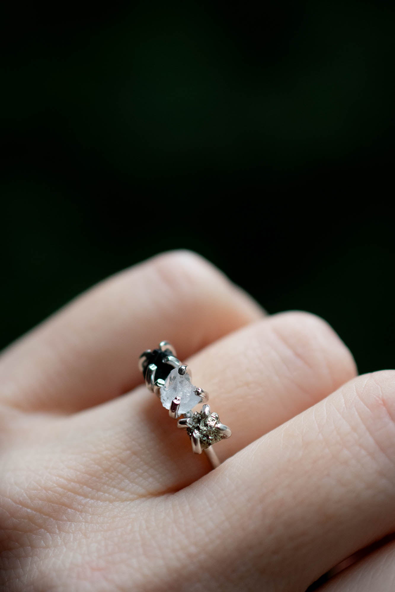 Anillo Trinidad cuarzo cristal, pirita y turmalina negra - Gallery 1