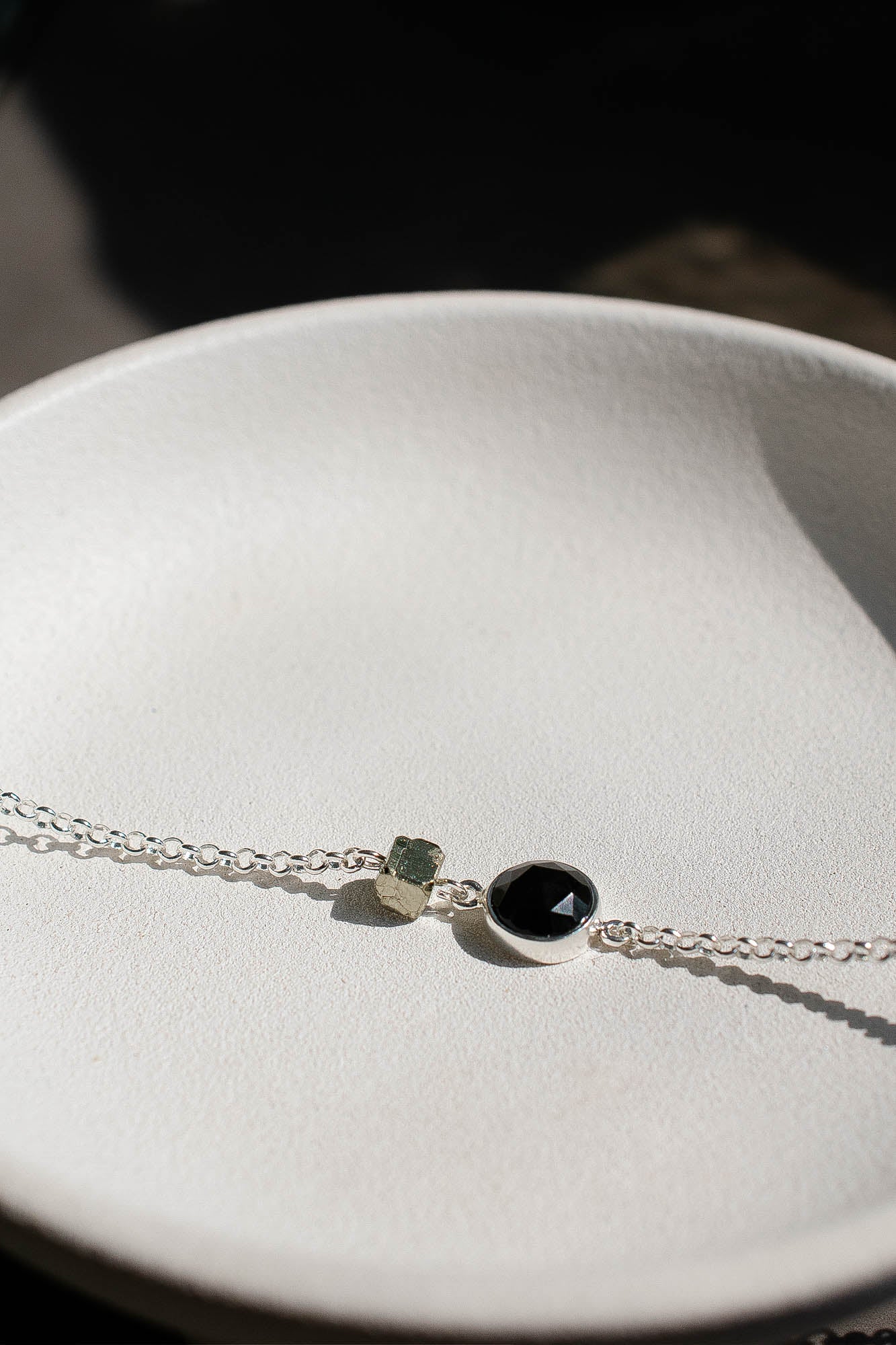 Pulsera Centella ónix negro y pirita - Gallery 2