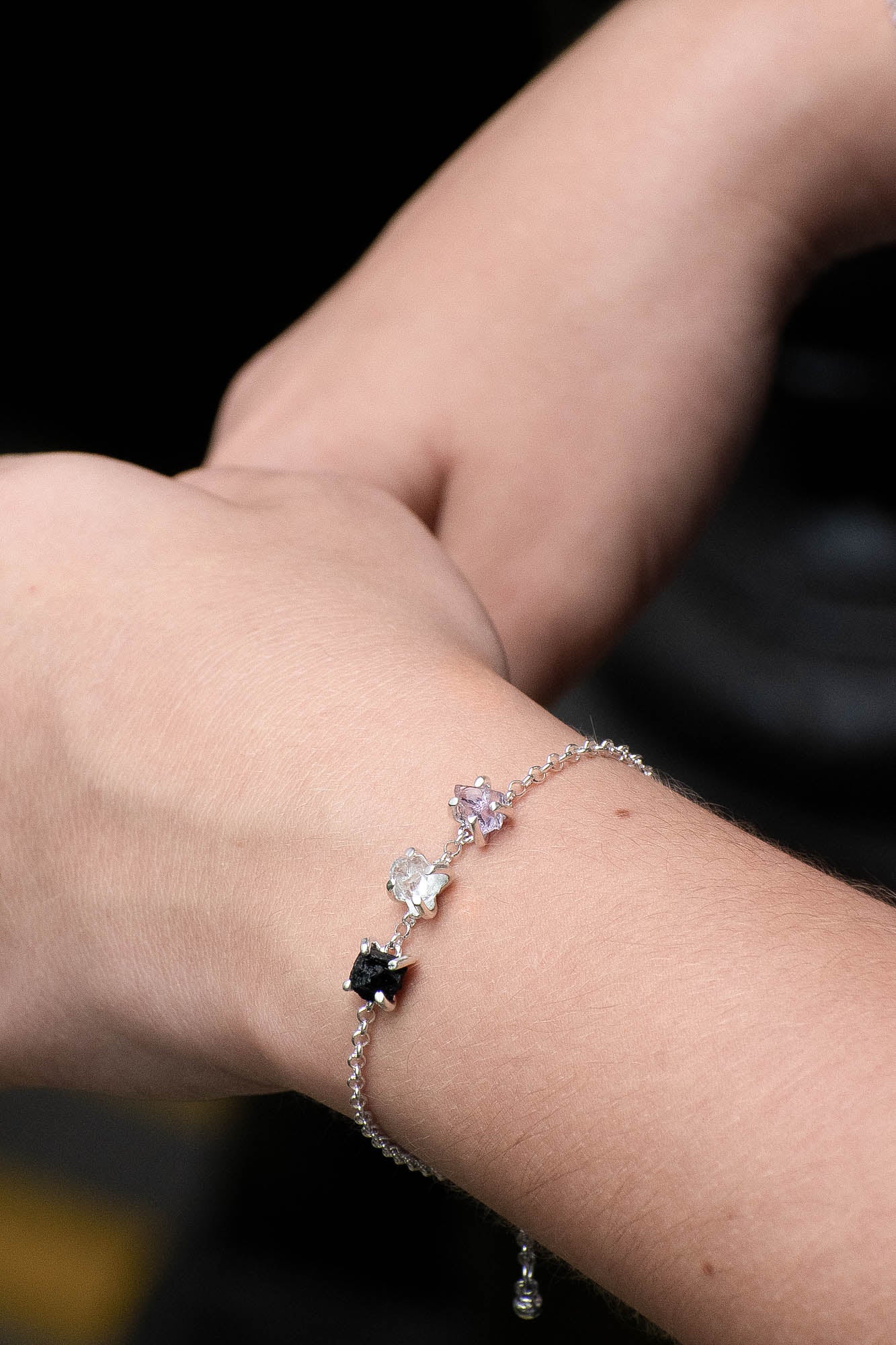 Pulsera Trinidad amatista, cuarzo cristal y turmalina negra - Gallery 1