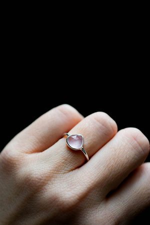 Anillo Kora cuarzo rosa