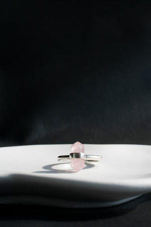 Anillo Lance cuarzo rosa