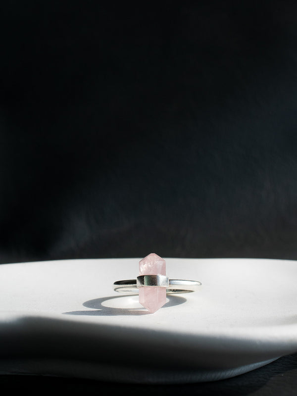 Anillo Lance cuarzo rosa
