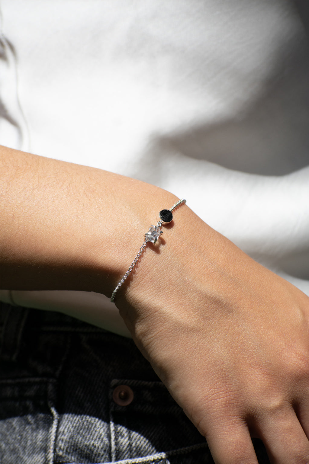 Pulsera Camus turmalina y cuarzo cristal raw - Gallery 1