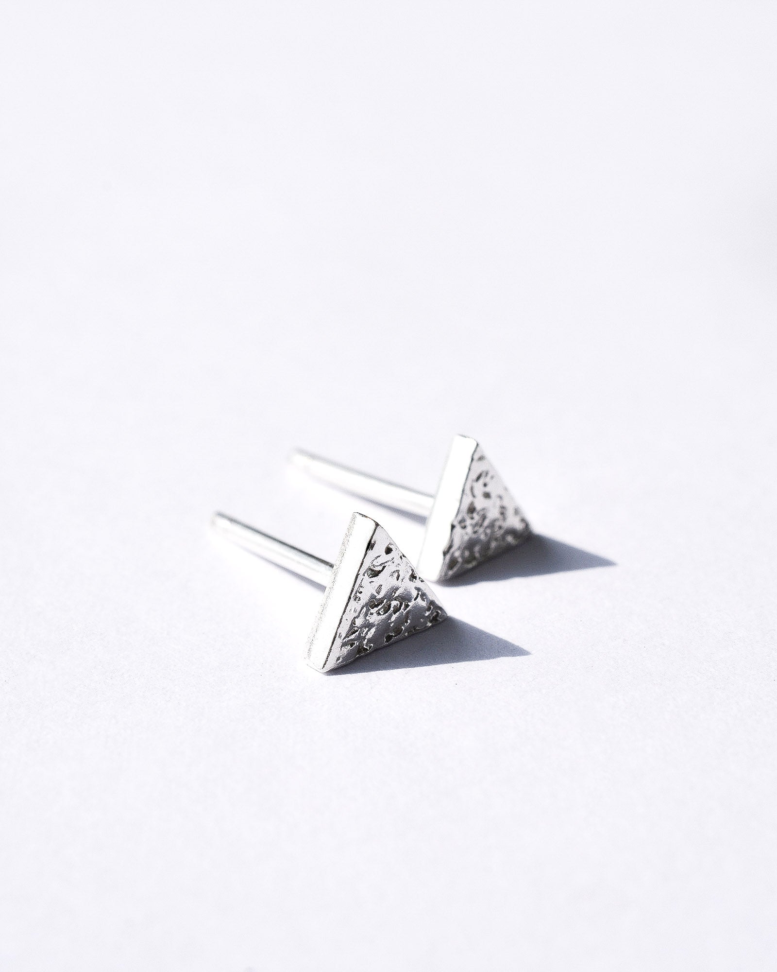 Aretes Triángulo texturado - Gallery 3