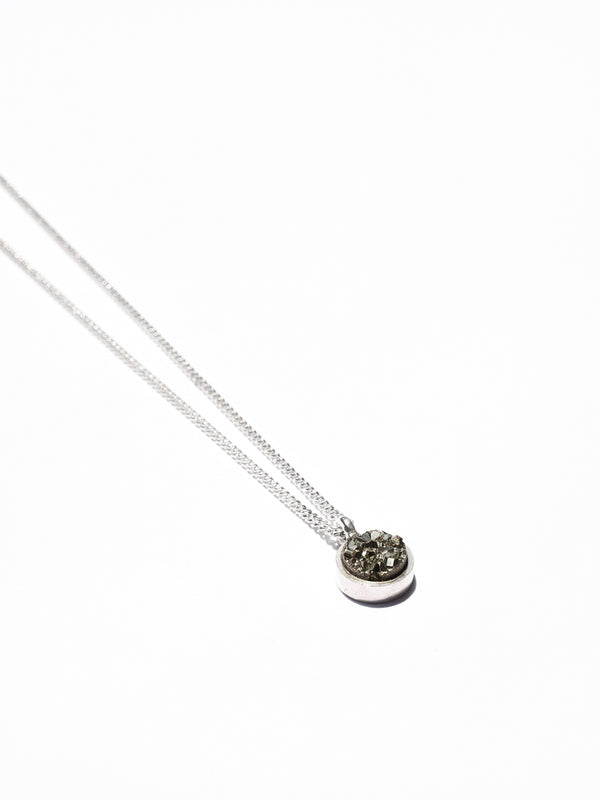 Collar Plutón pirita